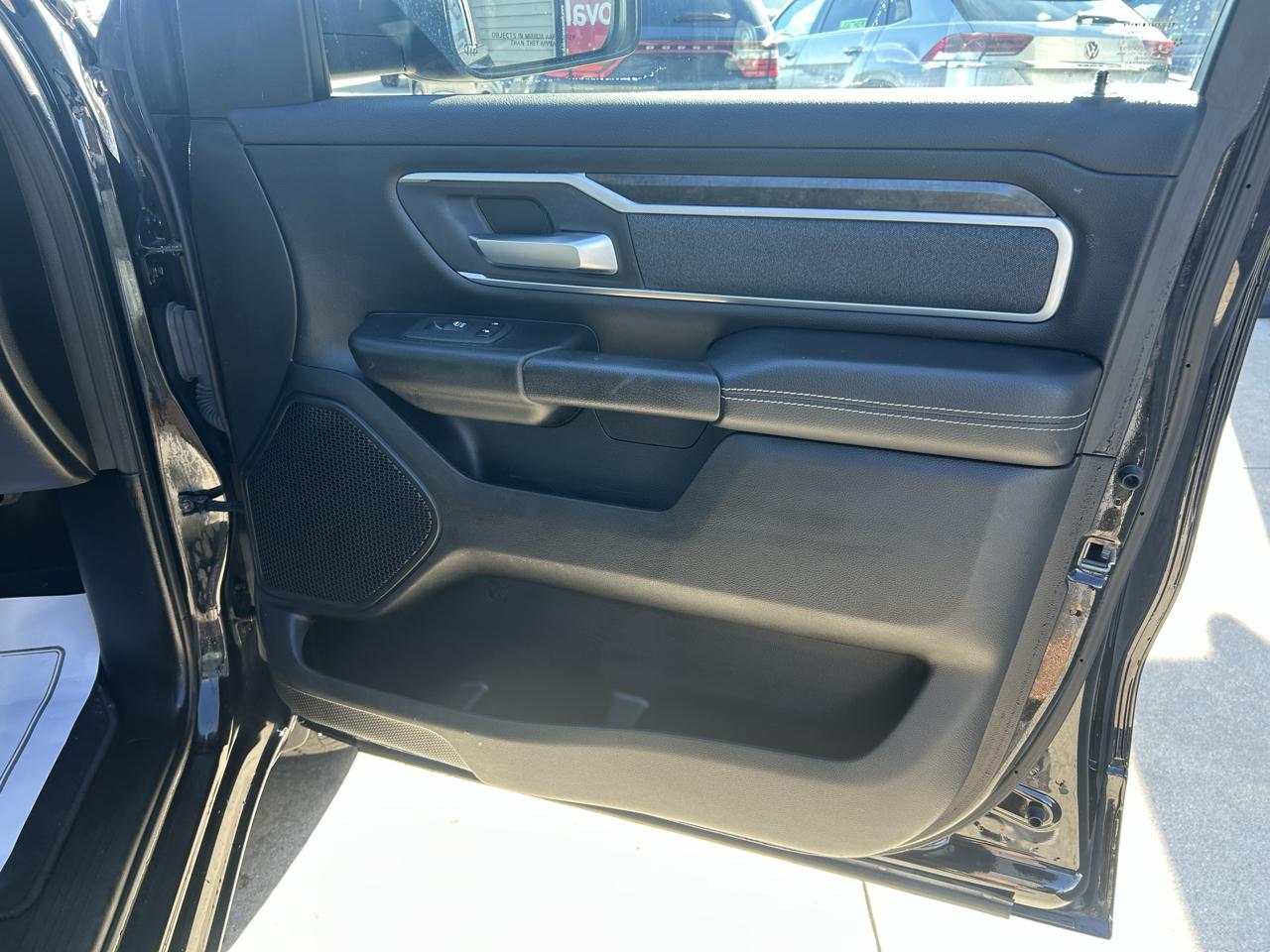 RAM 1500 Big Horn 4x4 Crew Cab 5'7" Box 2020