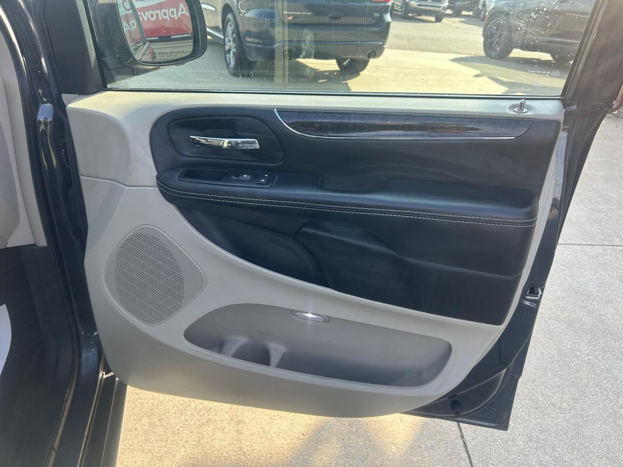 Chrysler Town & Country 4dr Wgn Touring 2014