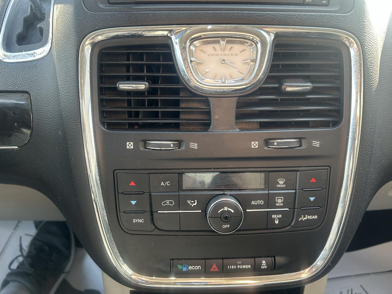 Chrysler Town & Country 4dr Wgn Touring 2014
