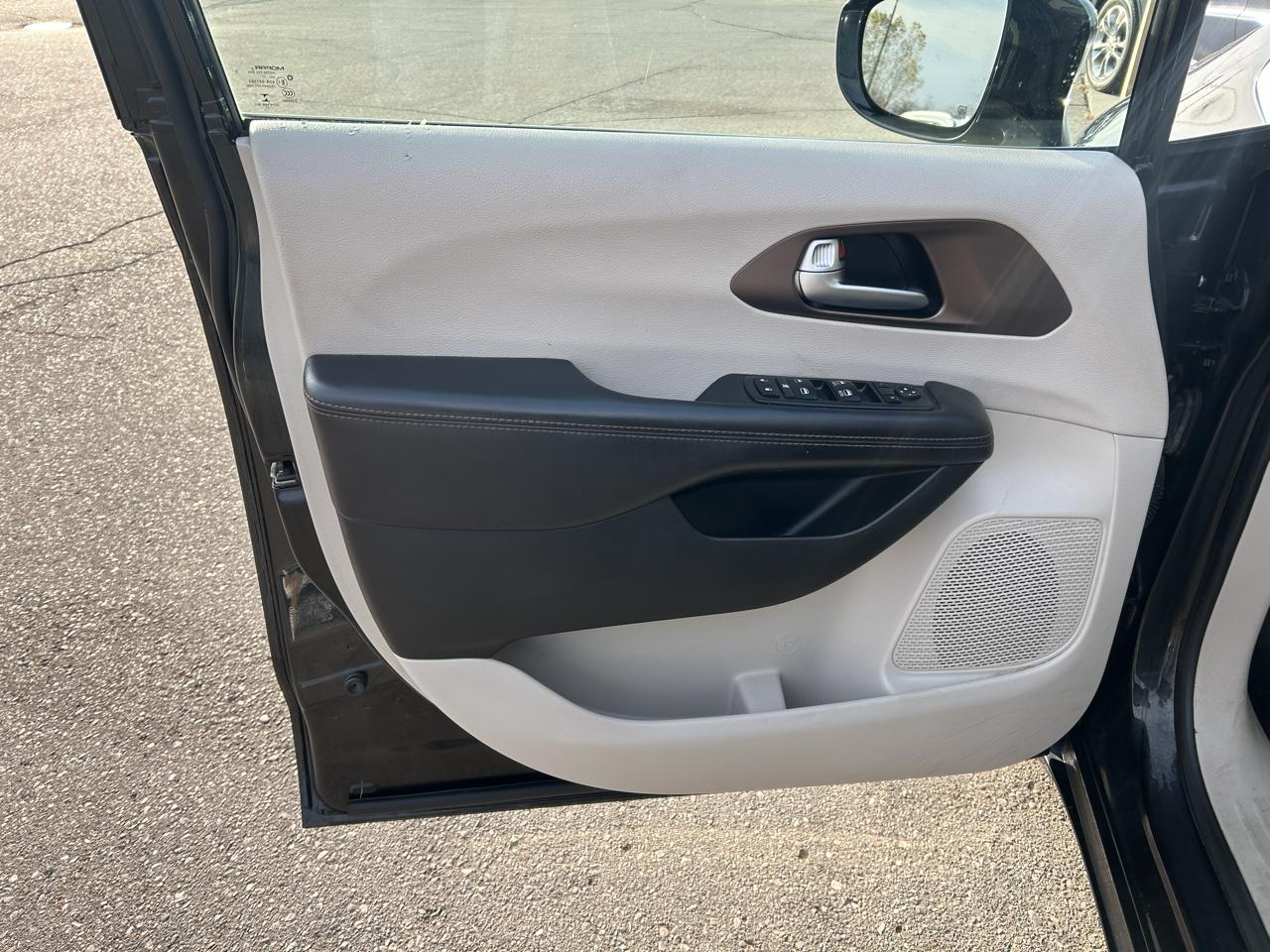 Chrysler Pacifica Touring L FWD 2018