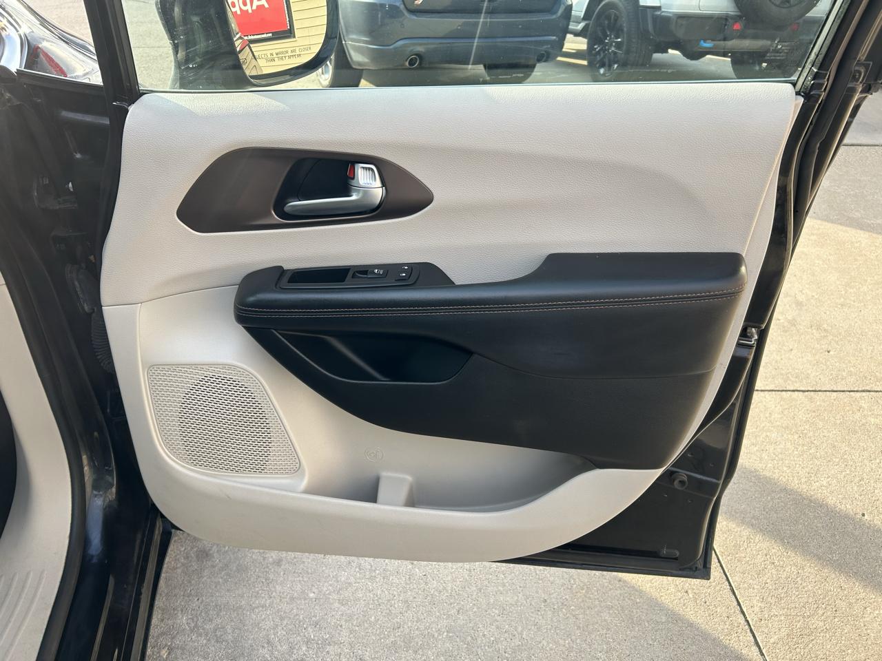 Chrysler Pacifica Touring L FWD 2018