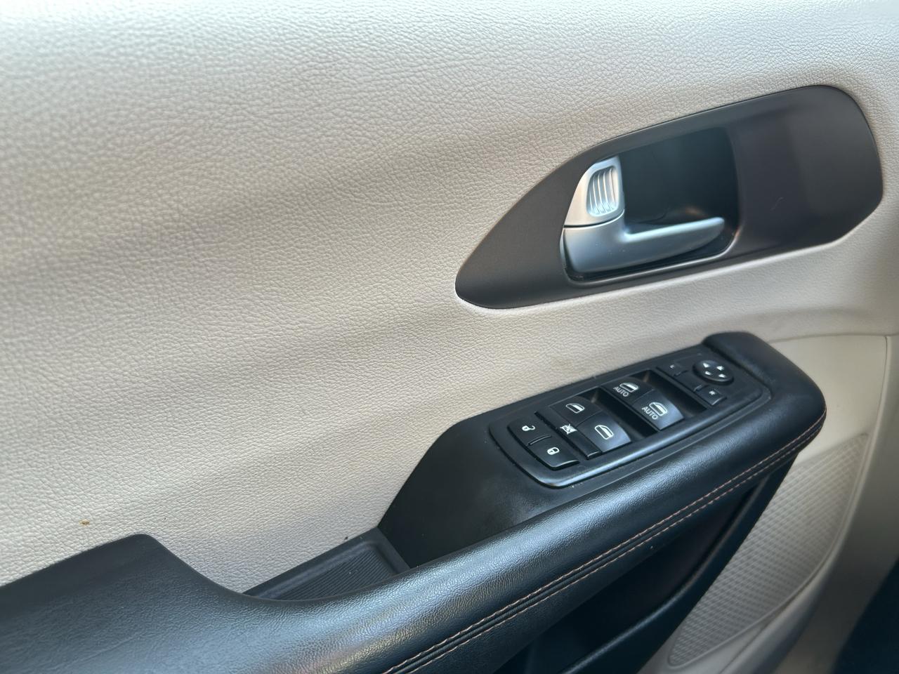 Chrysler Pacifica Touring L FWD 2018