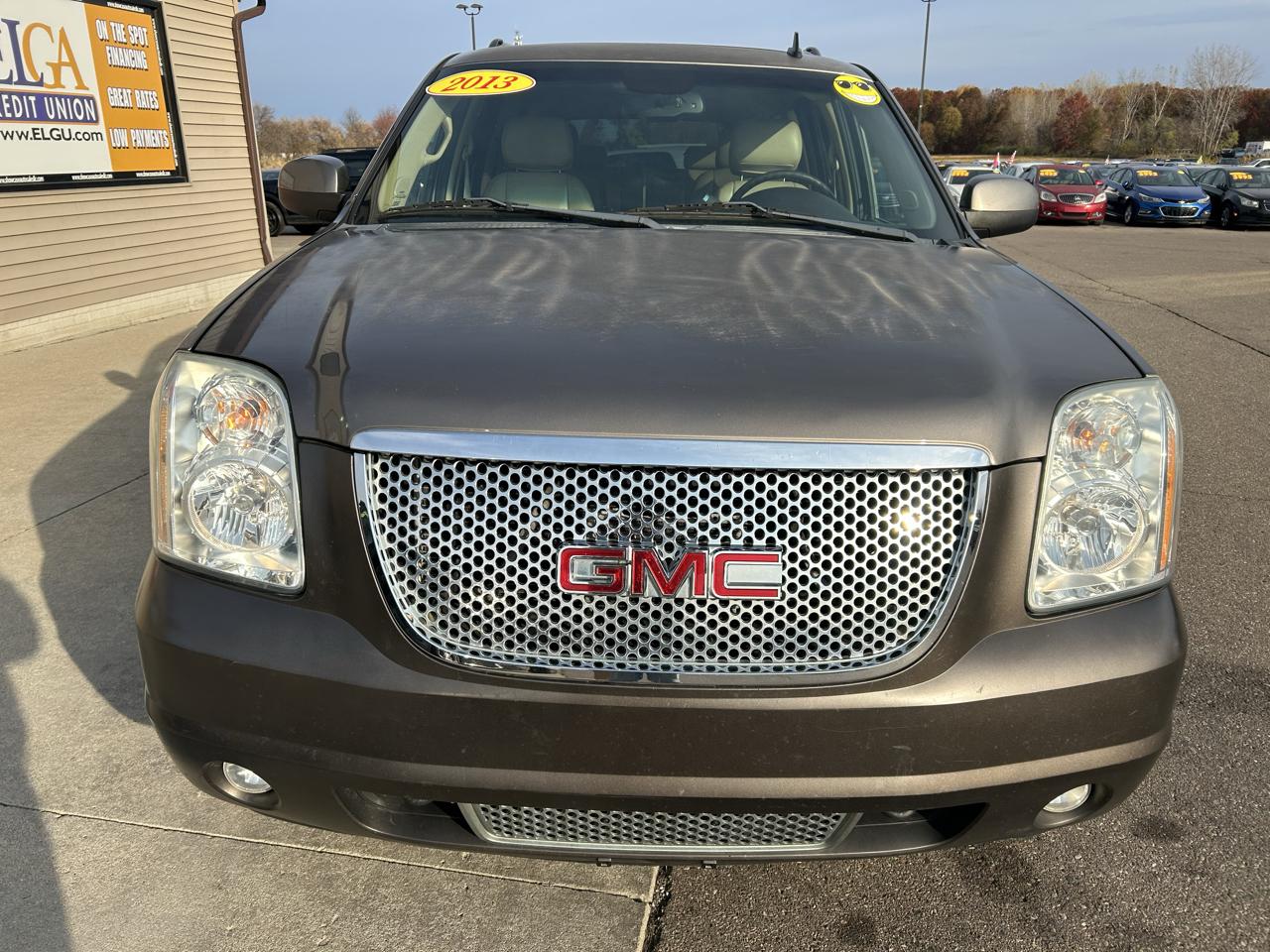 GMC Yukon XL AWD 4dr 1500 Denali 2013