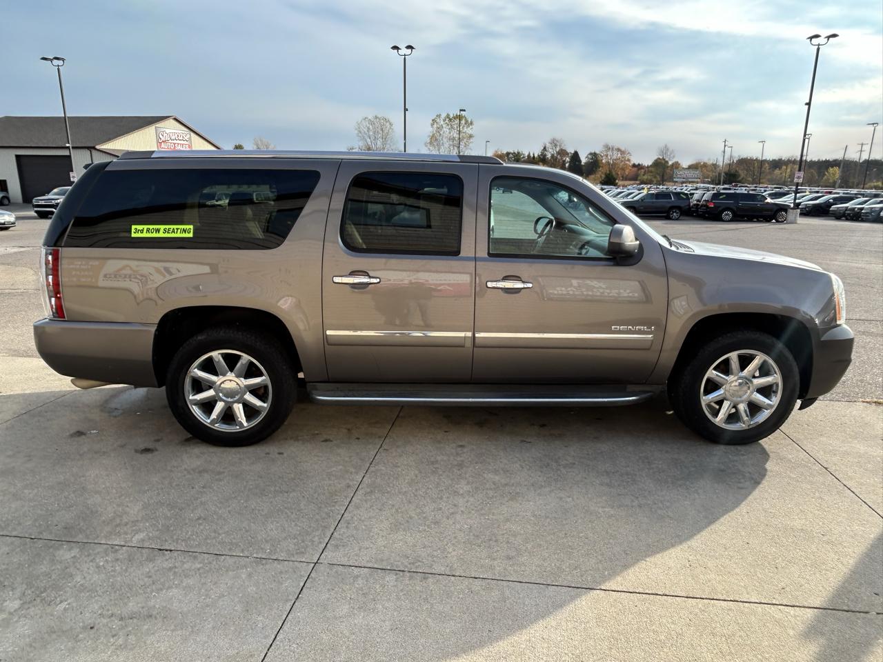GMC Yukon XL AWD 4dr 1500 Denali 2013