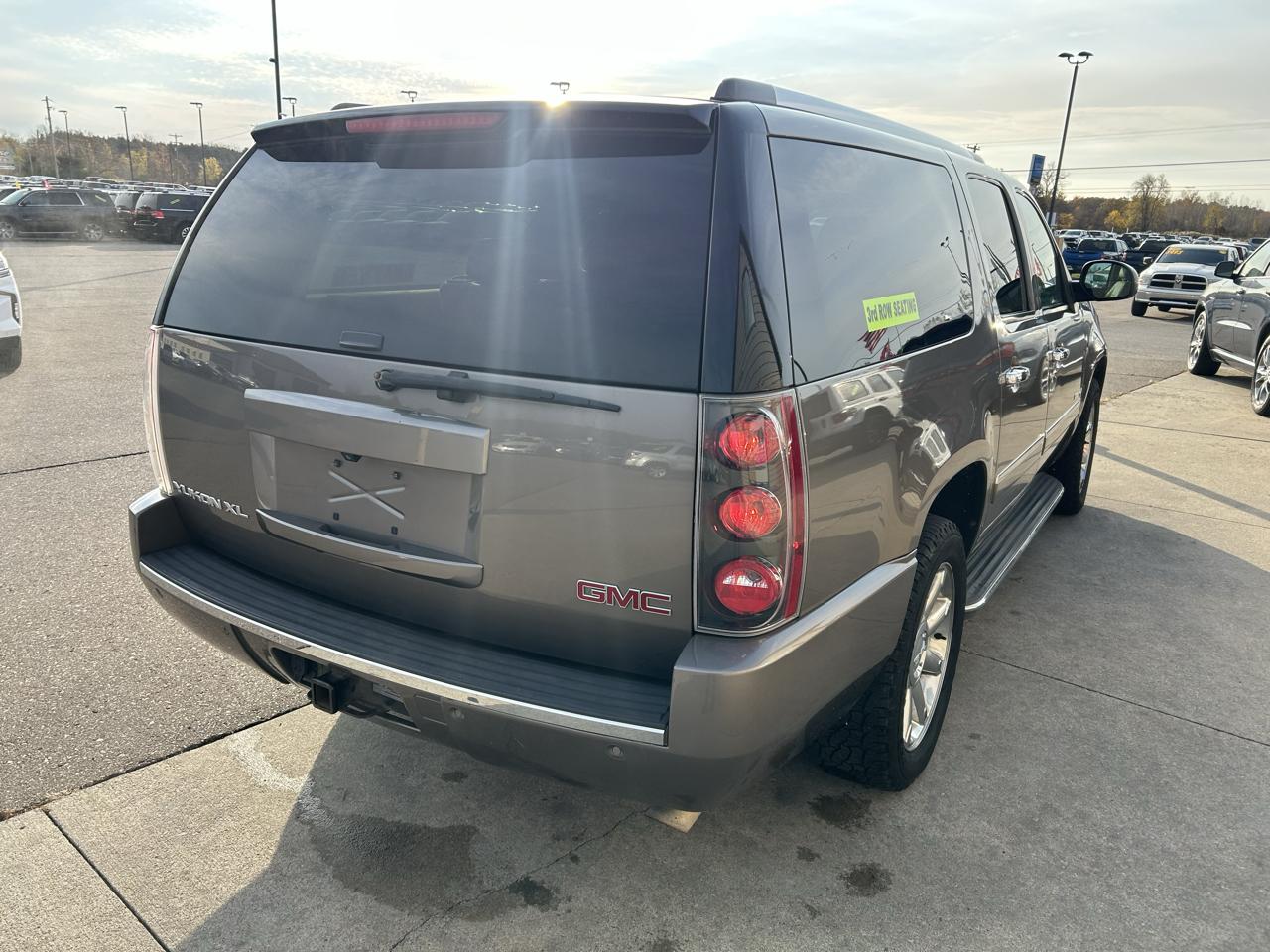 GMC Yukon XL AWD 4dr 1500 Denali 2013