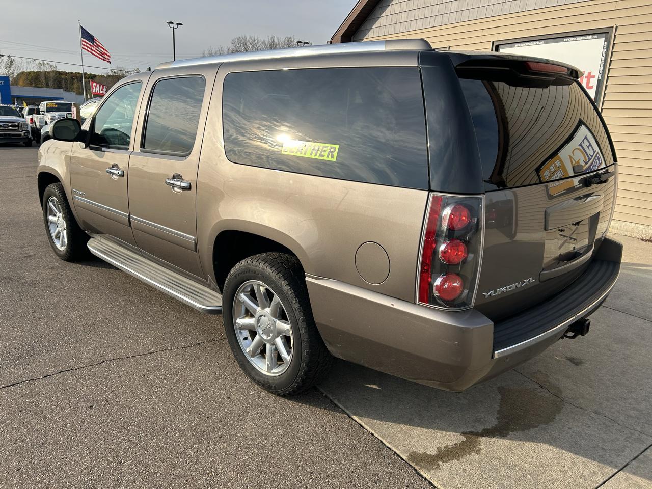 GMC Yukon XL AWD 4dr 1500 Denali 2013