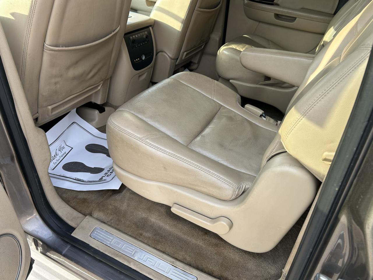 GMC Yukon XL AWD 4dr 1500 Denali 2013