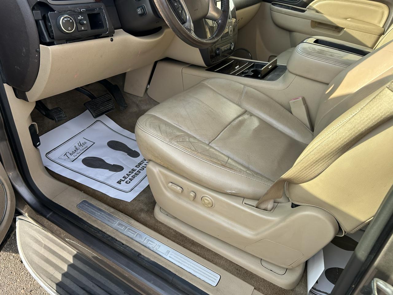 GMC Yukon XL AWD 4dr 1500 Denali 2013