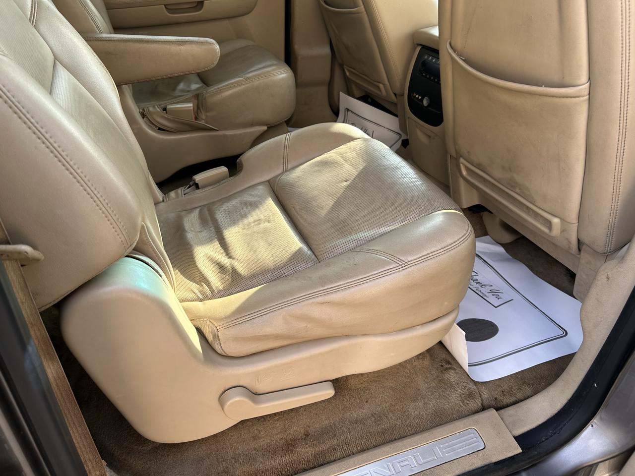GMC Yukon XL AWD 4dr 1500 Denali 2013