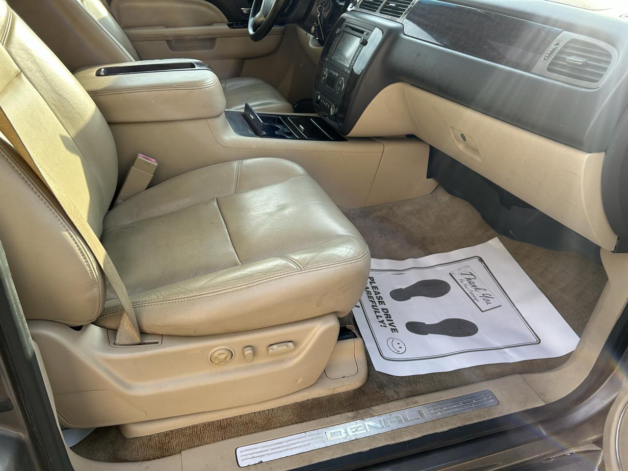 GMC Yukon XL AWD 4dr 1500 Denali 2013