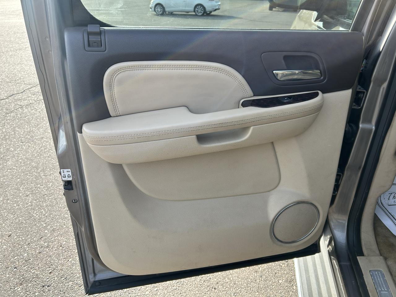 GMC Yukon XL AWD 4dr 1500 Denali 2013