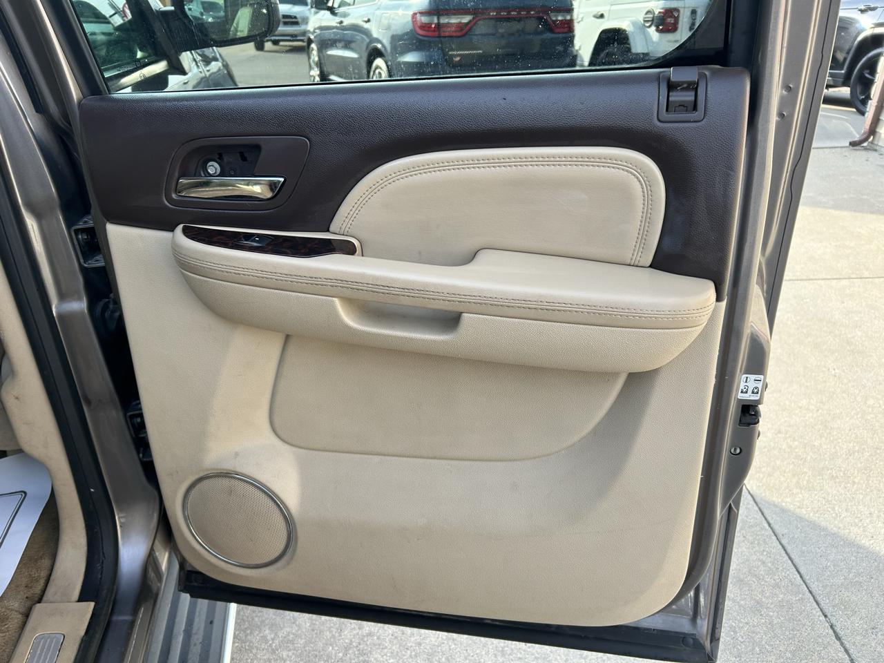 GMC Yukon XL AWD 4dr 1500 Denali 2013