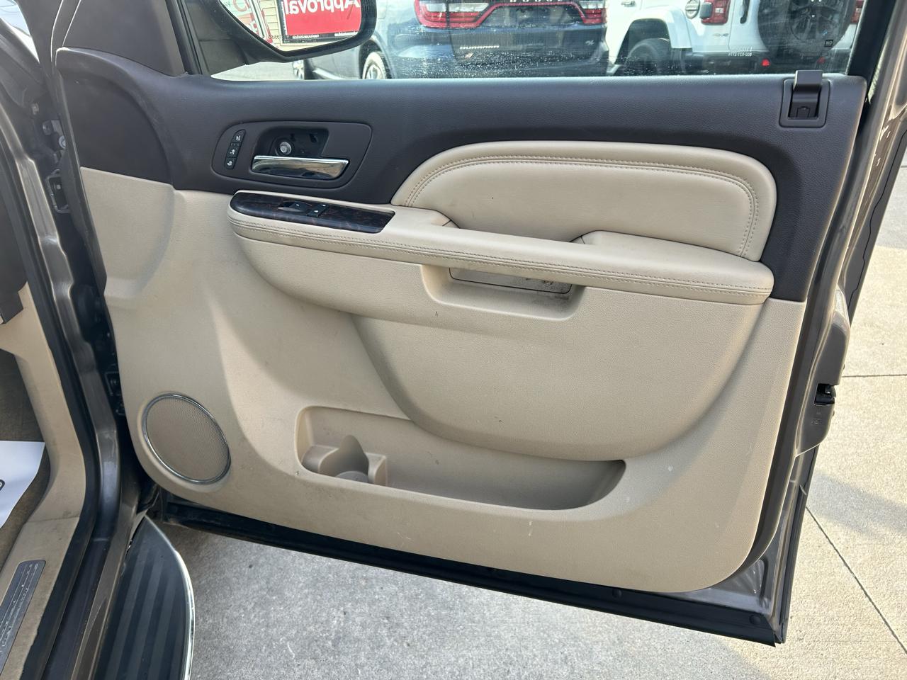 GMC Yukon XL AWD 4dr 1500 Denali 2013