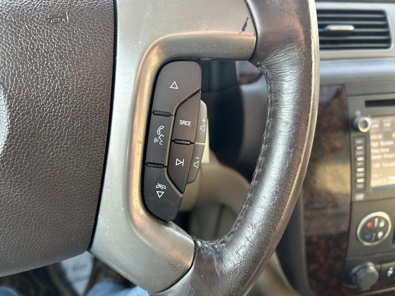 GMC Yukon XL AWD 4dr 1500 Denali 2013