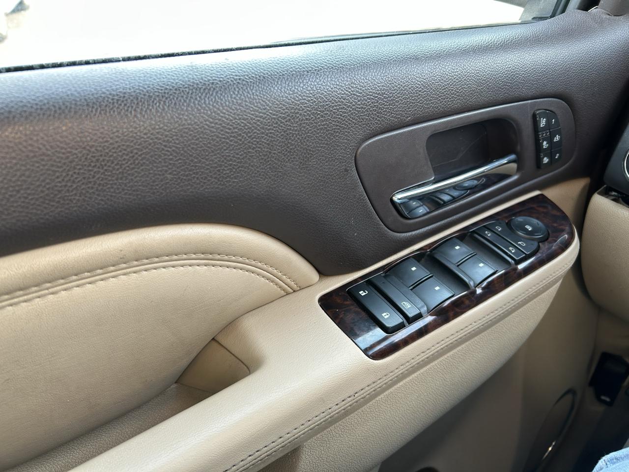 GMC Yukon XL AWD 4dr 1500 Denali 2013