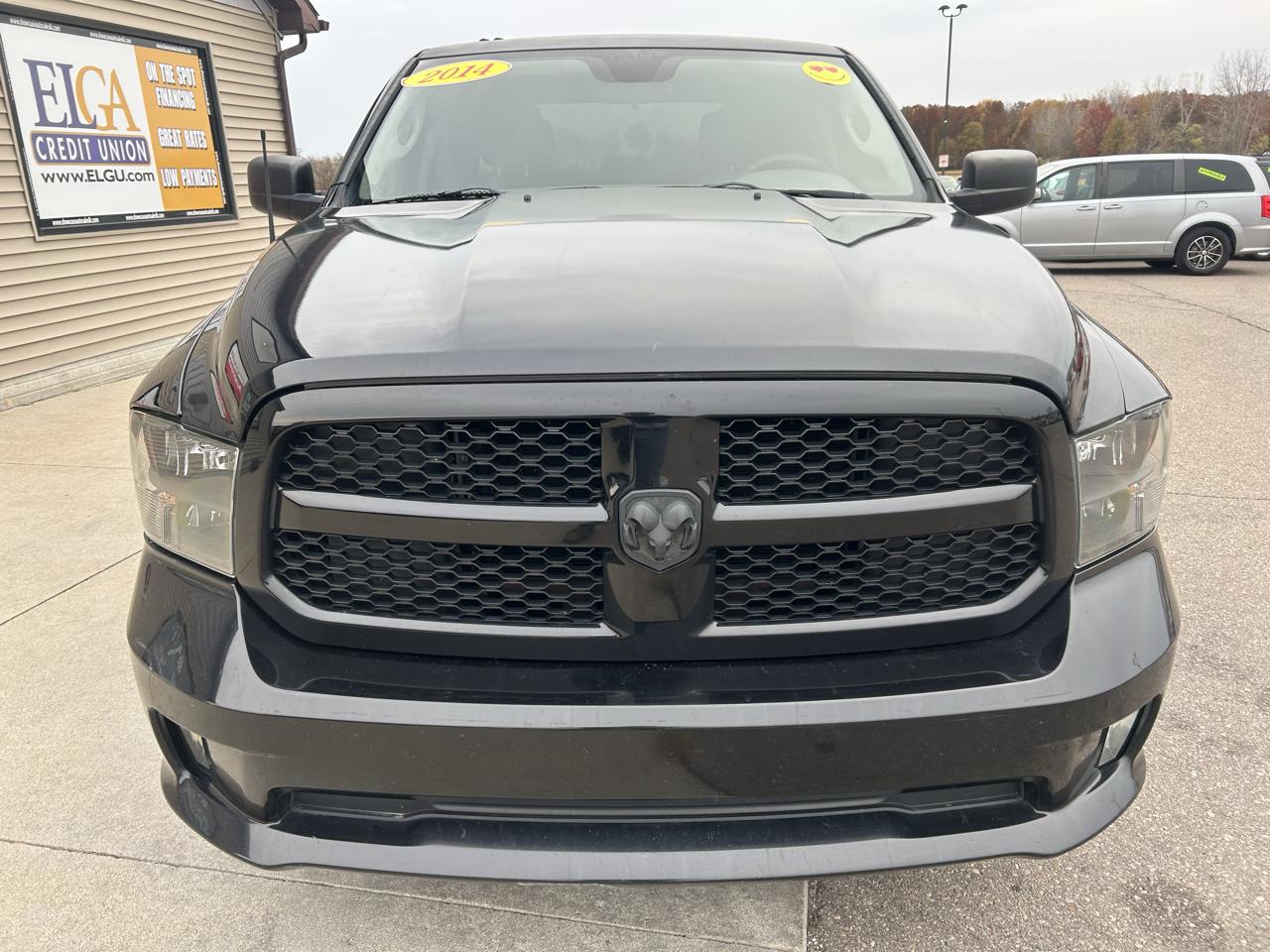 RAM 1500 4WD Crew Cab 140.5" Express 2014