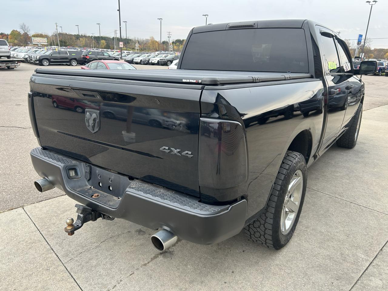RAM 1500 4WD Crew Cab 140.5" Express 2014