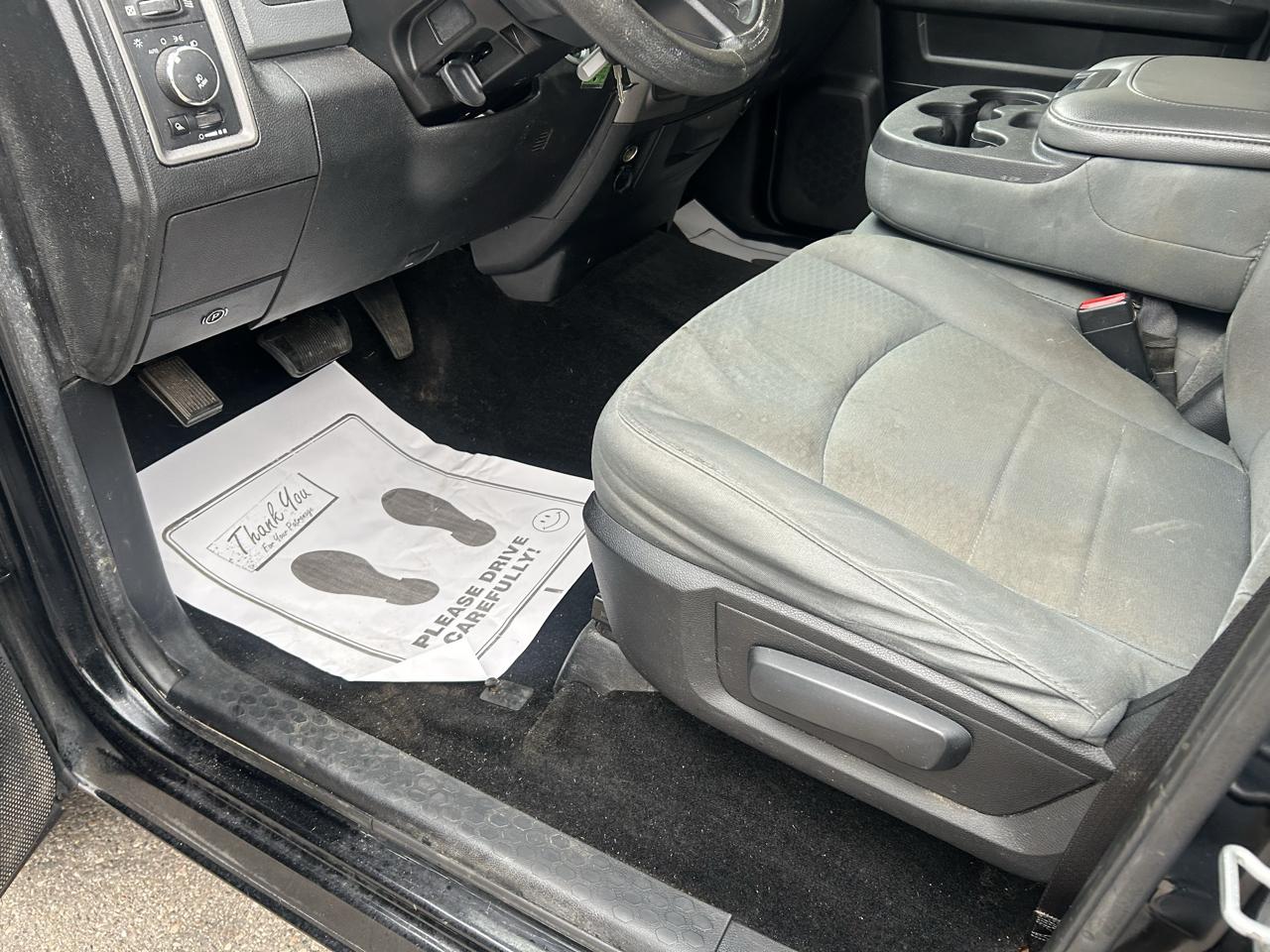 RAM 1500 4WD Crew Cab 140.5" Express 2014