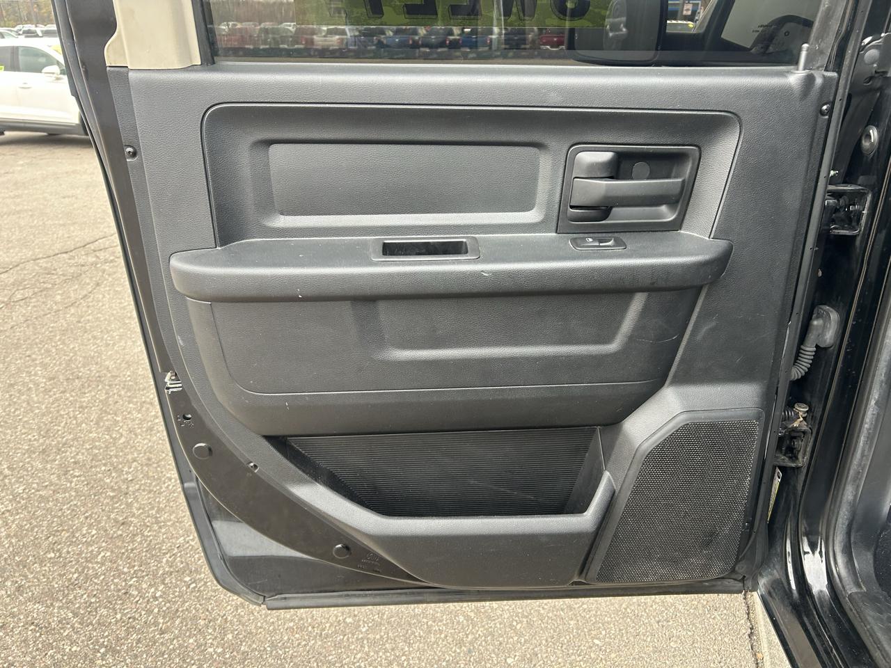 RAM 1500 4WD Crew Cab 140.5" Express 2014