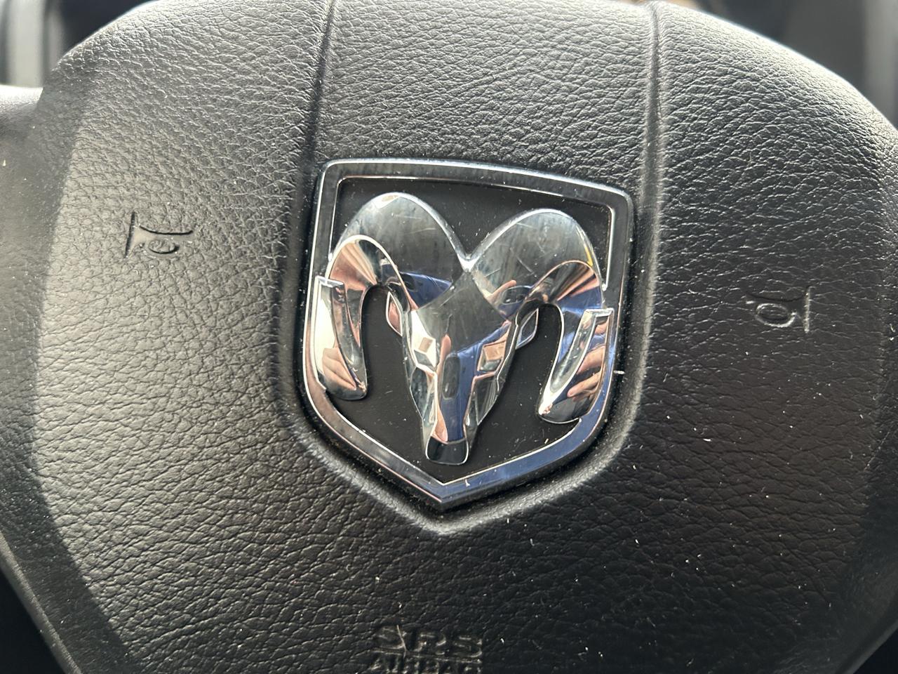 RAM 1500 4WD Crew Cab 140.5" Express 2014