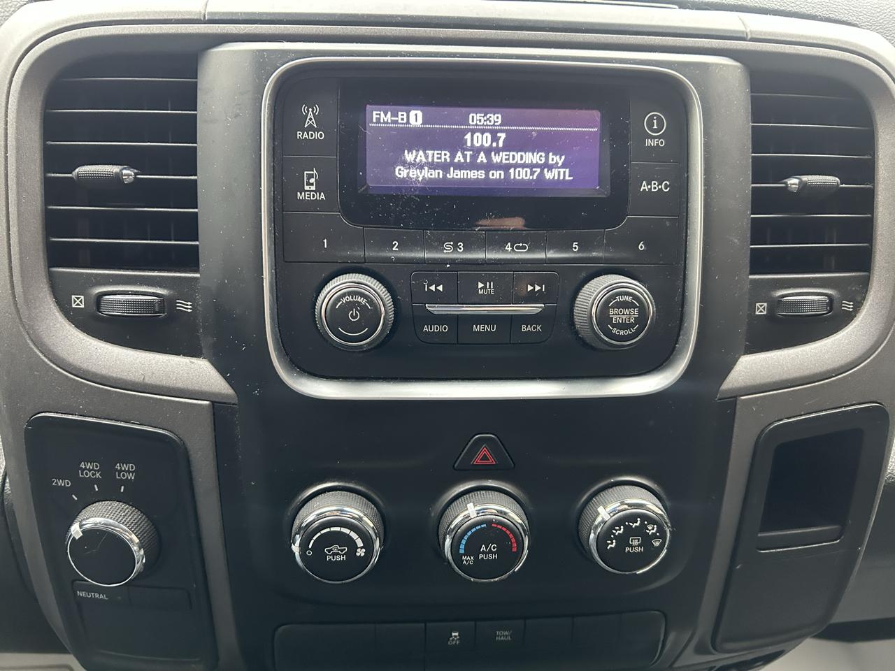 RAM 1500 4WD Crew Cab 140.5" Express 2014