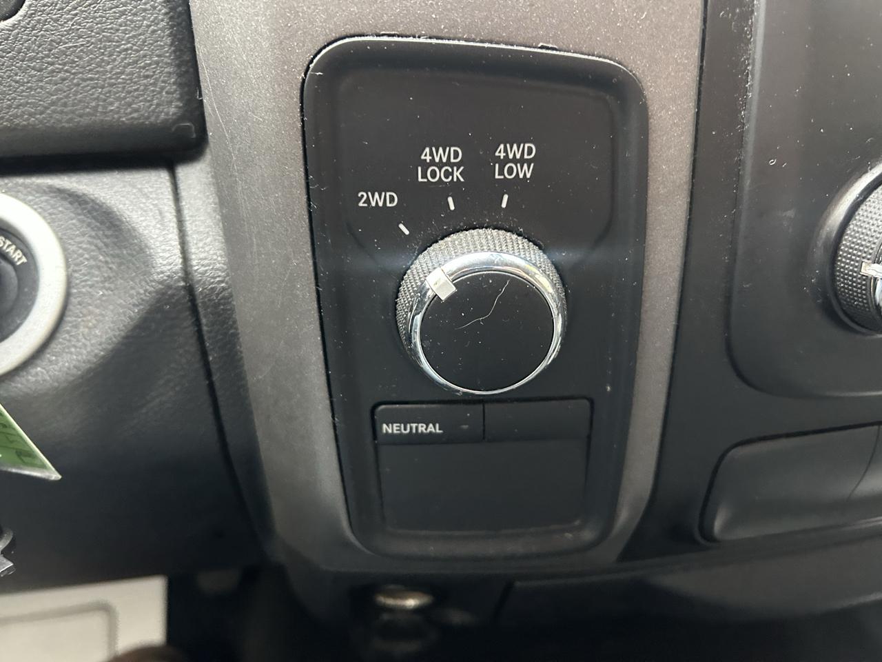 RAM 1500 4WD Crew Cab 140.5" Express 2014