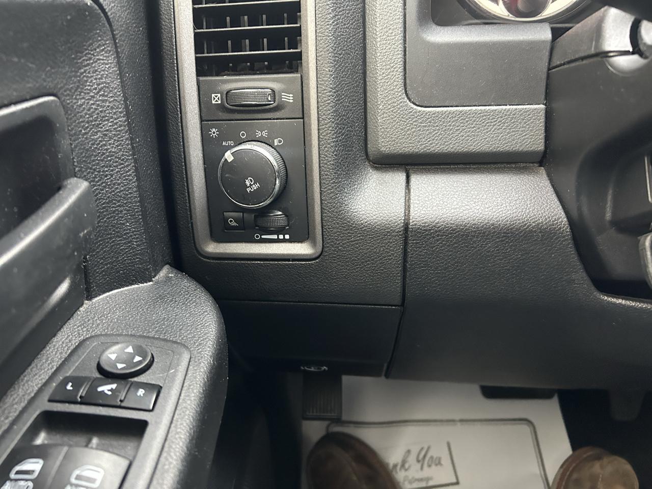 RAM 1500 4WD Crew Cab 140.5" Express 2014