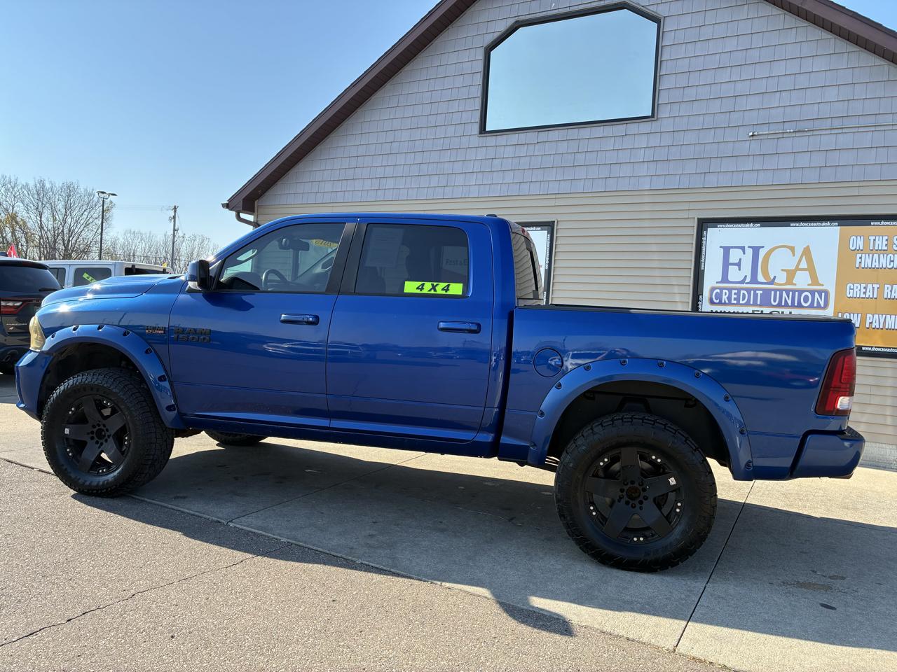 RAM 1500 4WD Crew Cab 140.5" Sport 2015