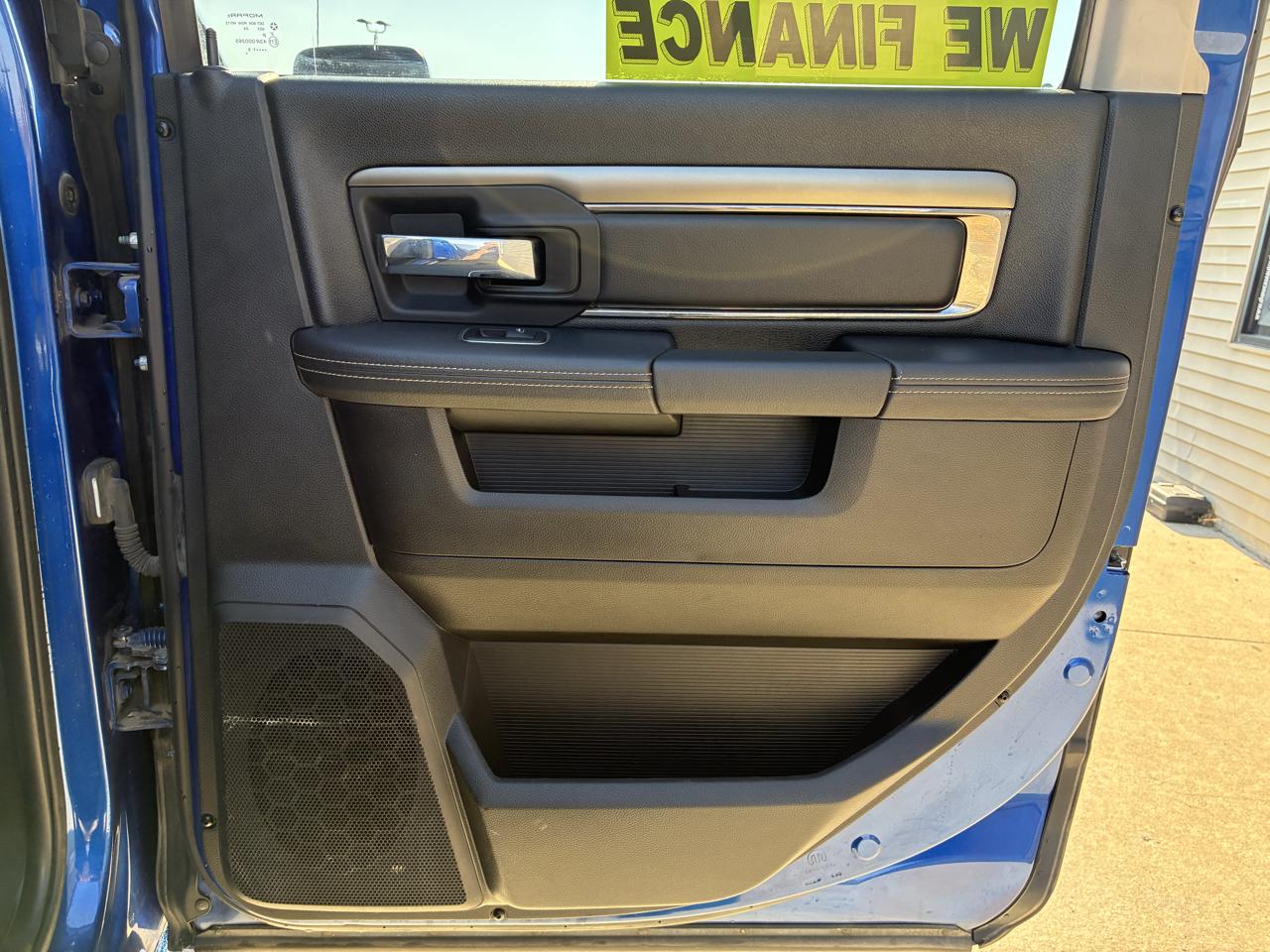 RAM 1500 4WD Crew Cab 140.5" Sport 2015
