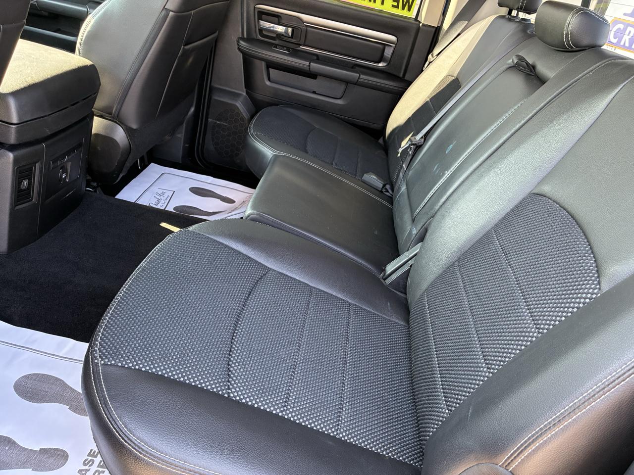 RAM 1500 4WD Crew Cab 140.5" Sport 2015