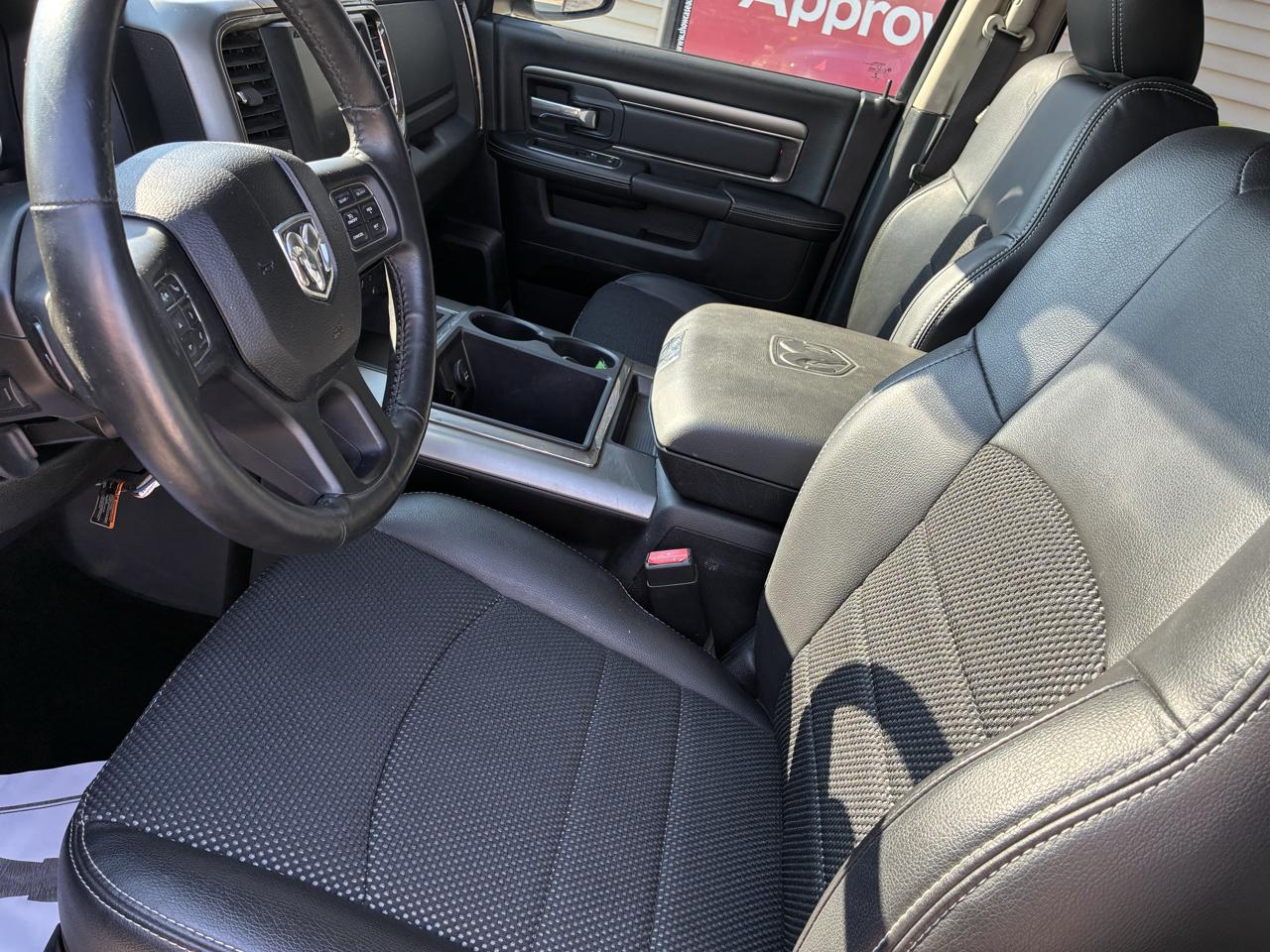 RAM 1500 4WD Crew Cab 140.5" Sport 2015