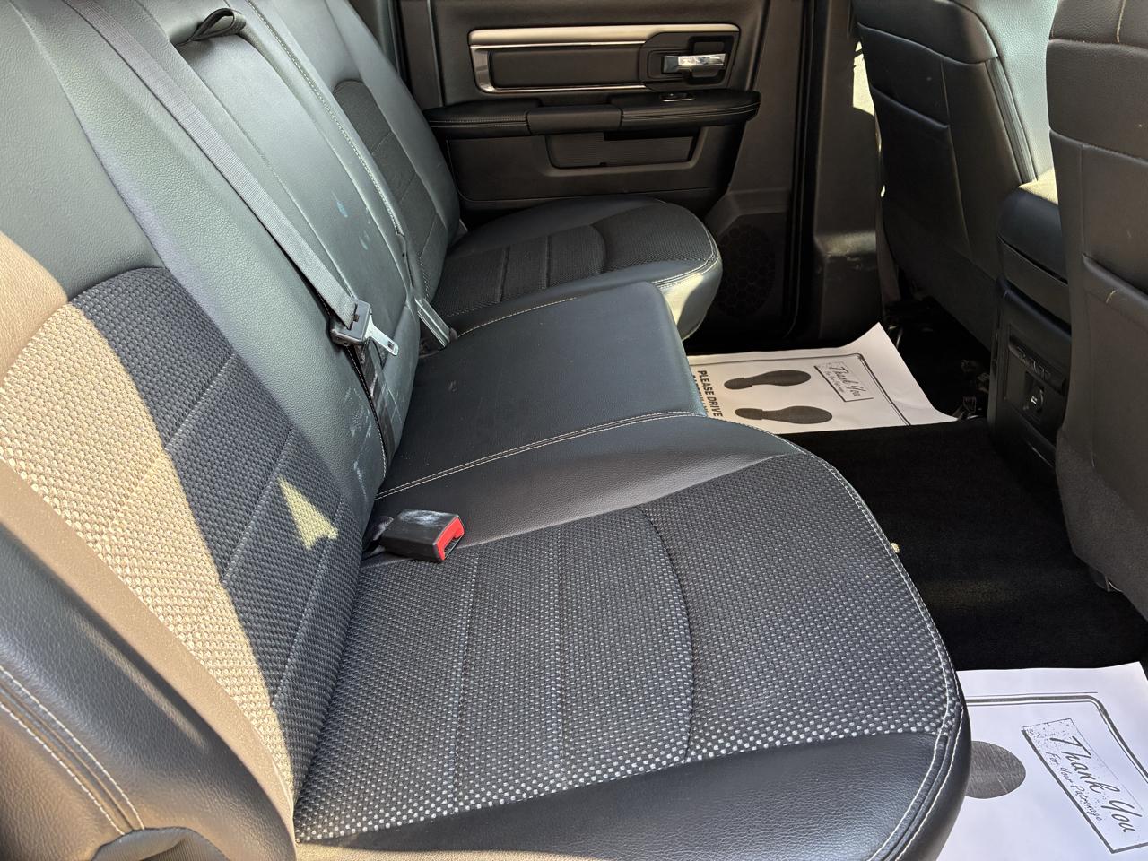 RAM 1500 4WD Crew Cab 140.5" Sport 2015