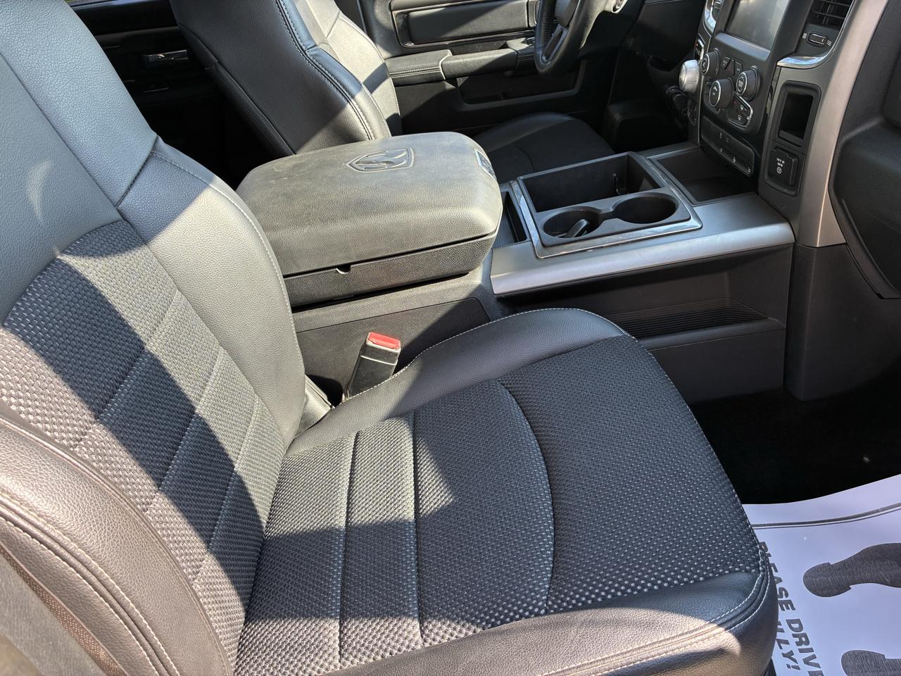 RAM 1500 4WD Crew Cab 140.5" Sport 2015