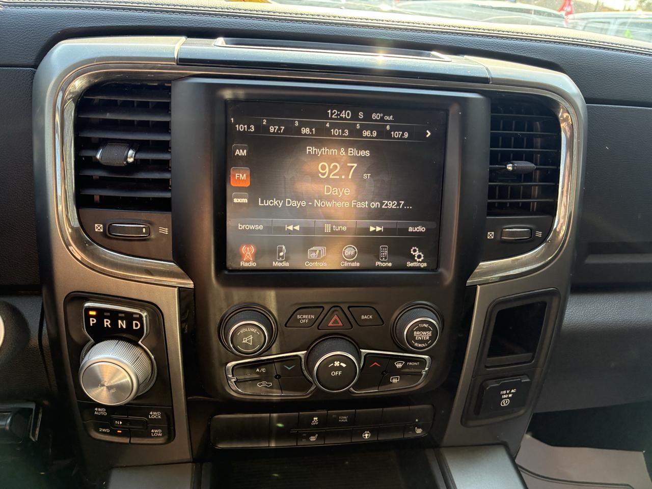 RAM 1500 4WD Crew Cab 140.5" Sport 2015