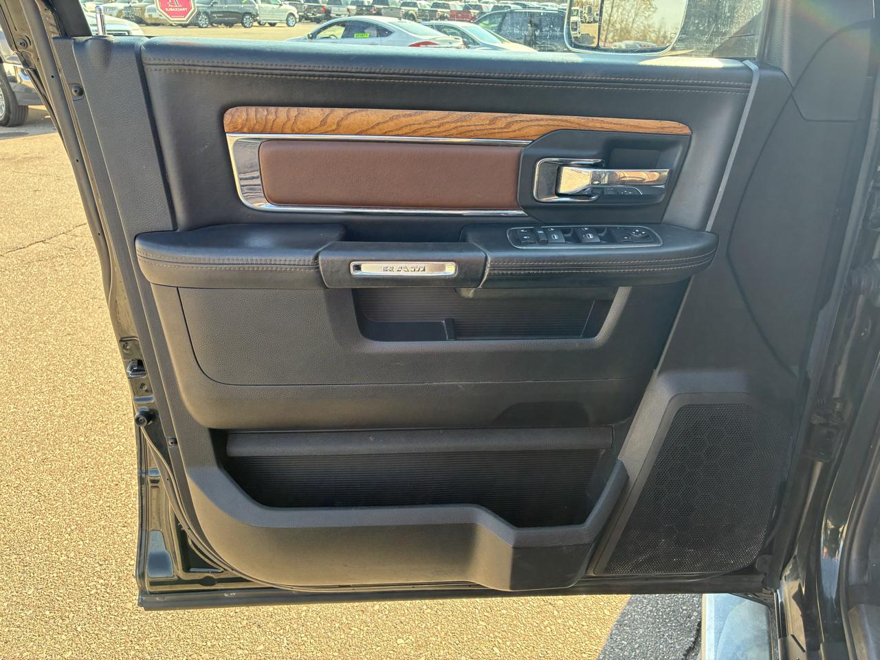 RAM 1500 4WD Crew Cab 140.5" Longhorn 2016