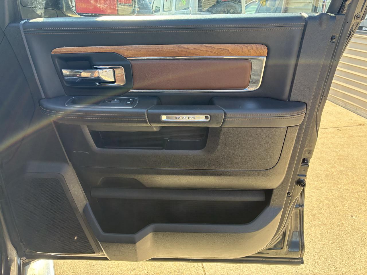 RAM 1500 4WD Crew Cab 140.5" Longhorn 2016