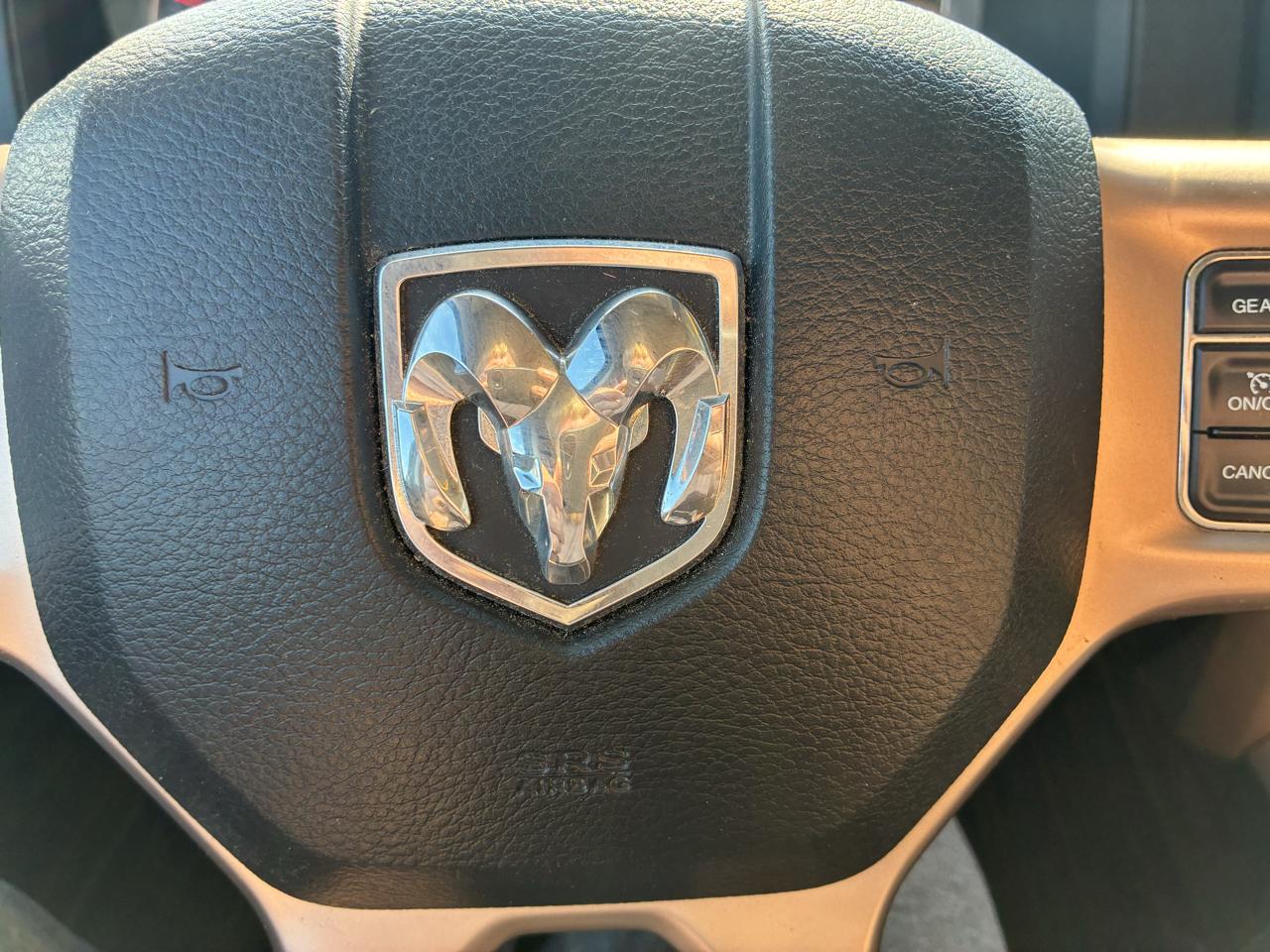 RAM 1500 4WD Crew Cab 140.5" Longhorn 2016