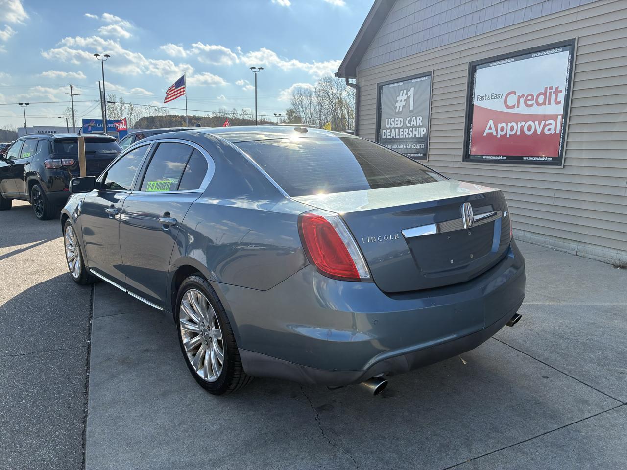 Lincoln MKS 4dr Sdn 3.7L FWD 2010