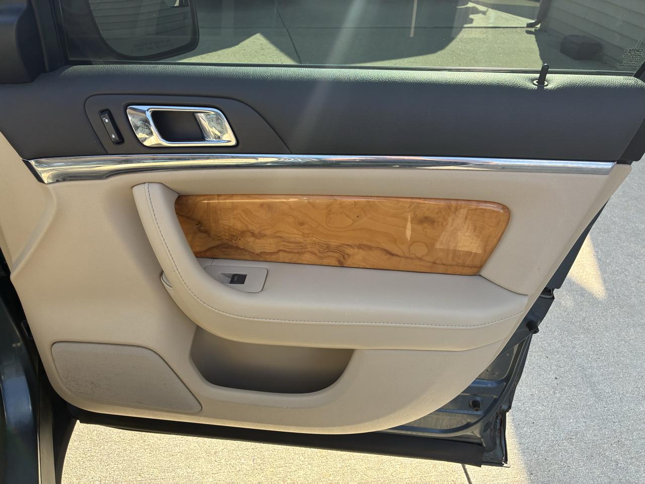Lincoln MKS 4dr Sdn 3.7L FWD 2010