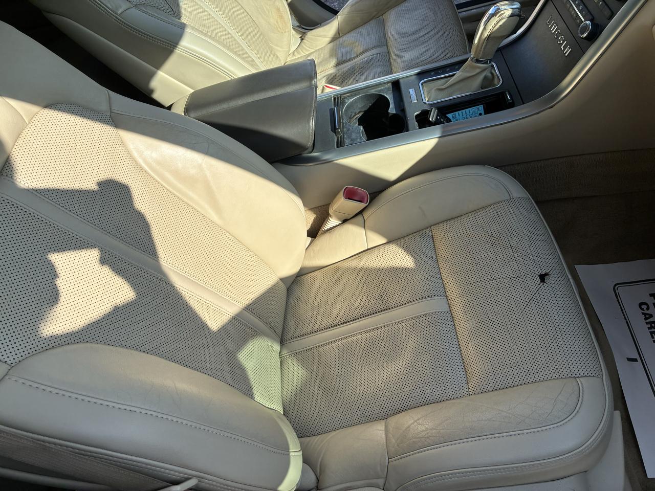 Lincoln MKS 4dr Sdn 3.7L FWD 2010