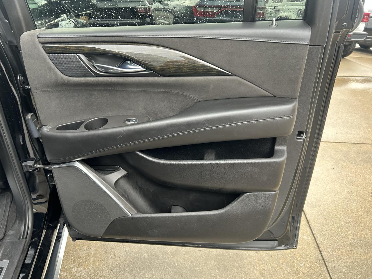 Cadillac Escalade ESV 4WD 4dr Platinum 2016