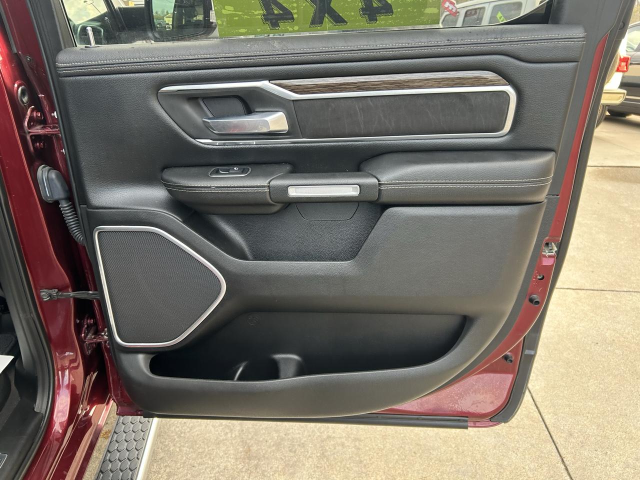 RAM 1500 Laramie 4x4 Crew Cab 5'7" Box 2019