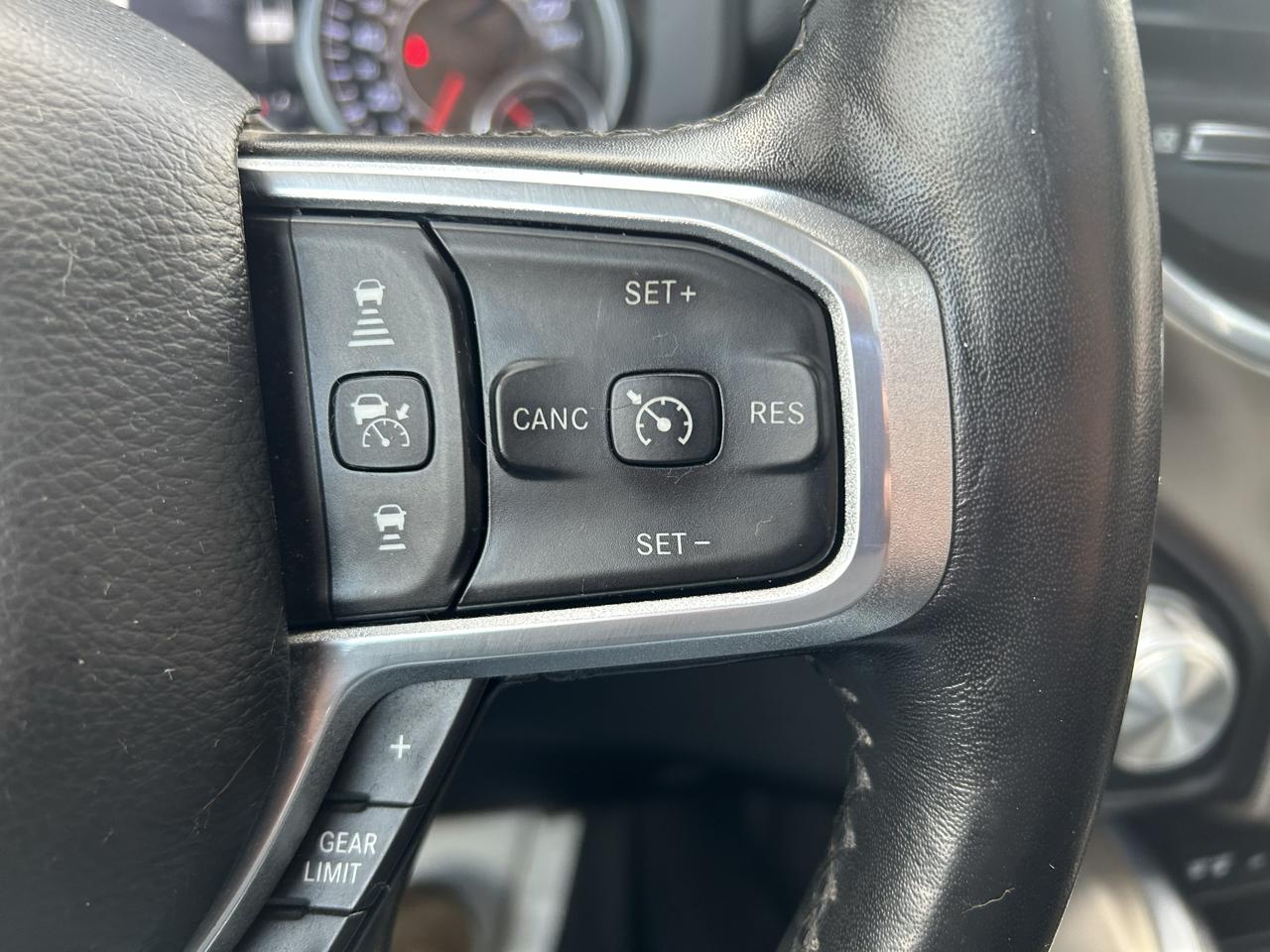 RAM 1500 Laramie 4x4 Crew Cab 5'7" Box 2019
