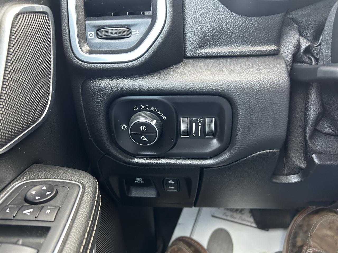 RAM 1500 Laramie 4x4 Crew Cab 5'7" Box 2019