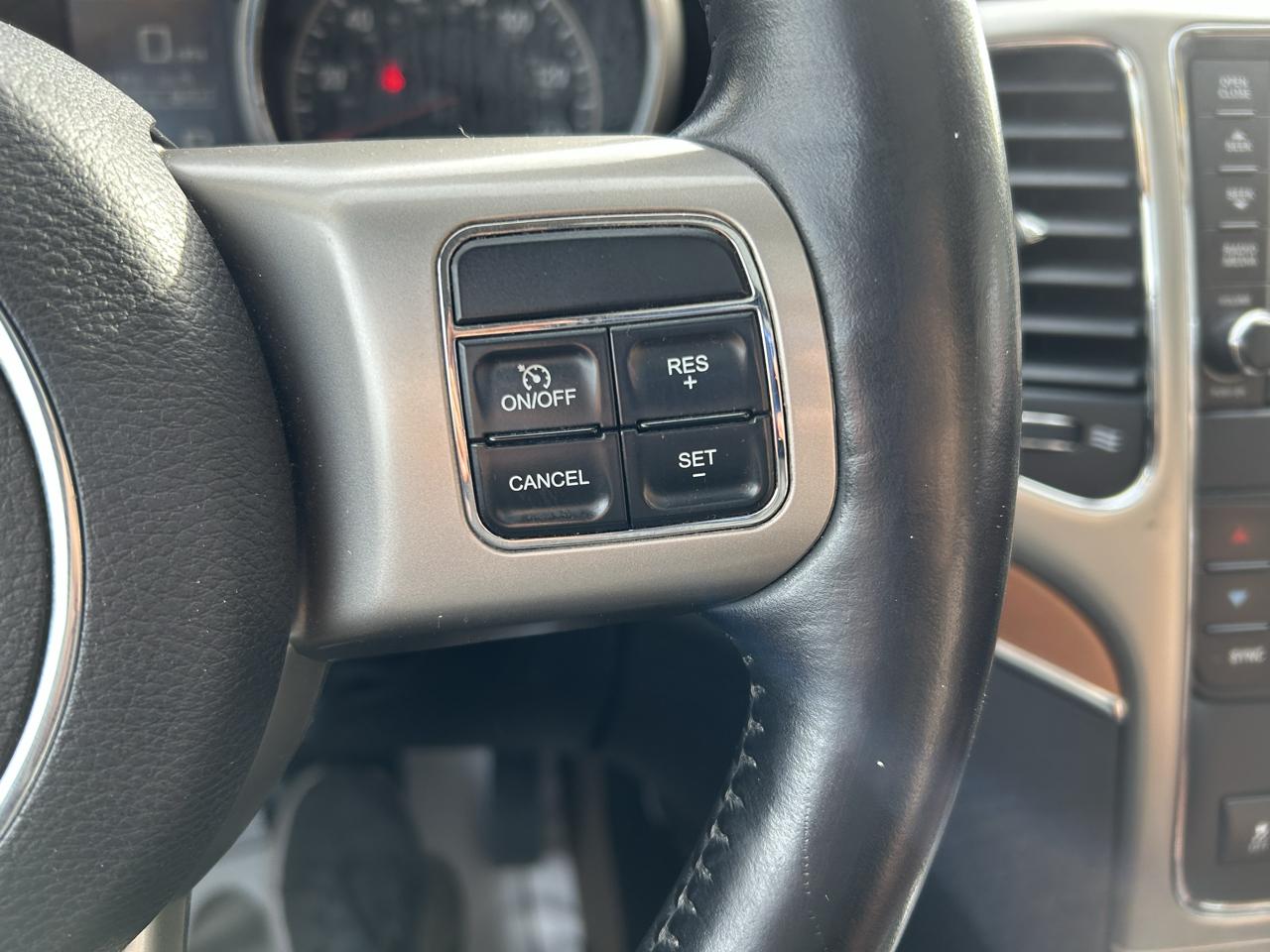 Jeep Grand Cherokee 4WD 4dr Overland 2012