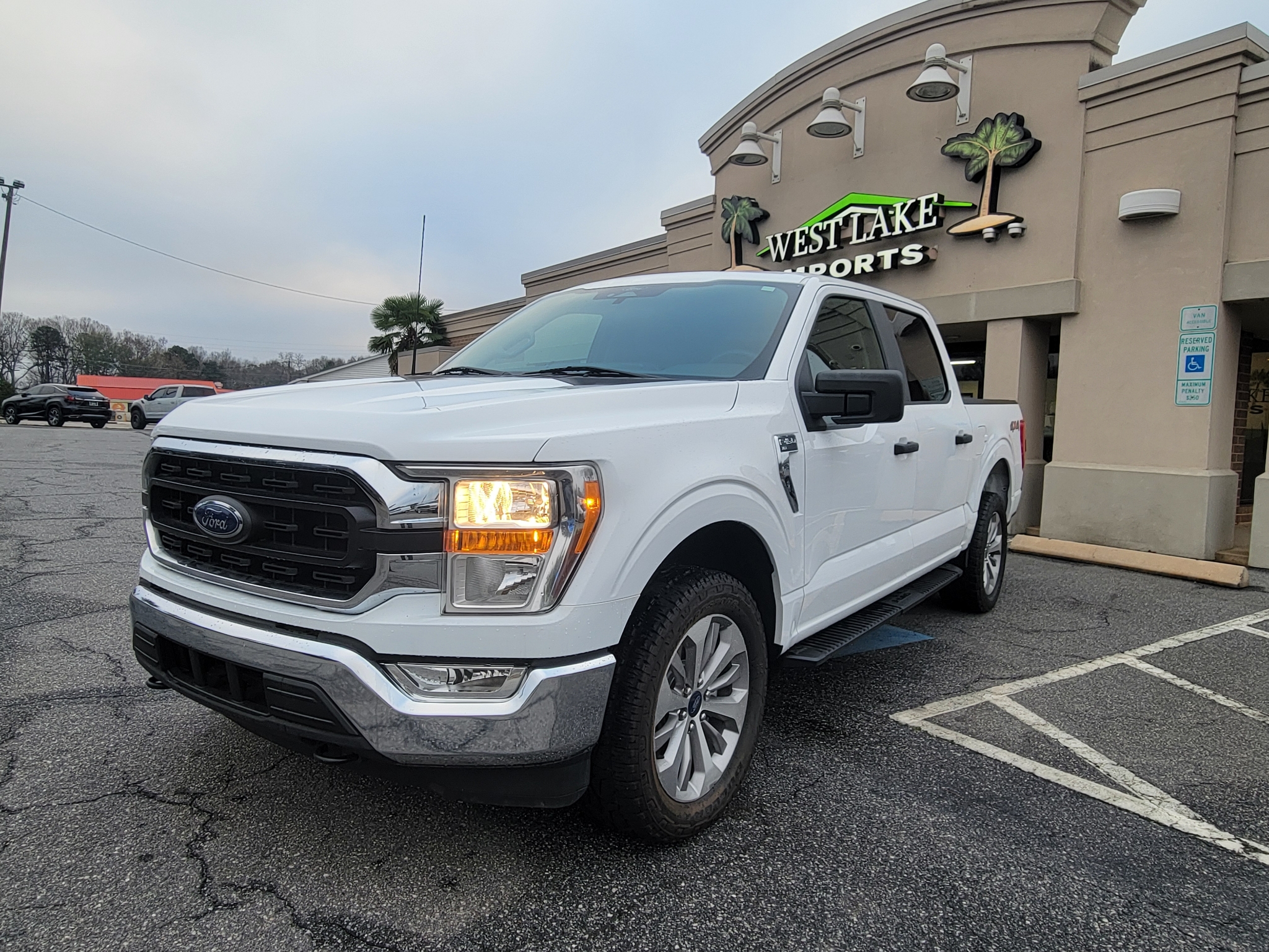 Ford F-150 4WD SuperCrew 139" XLT 2022