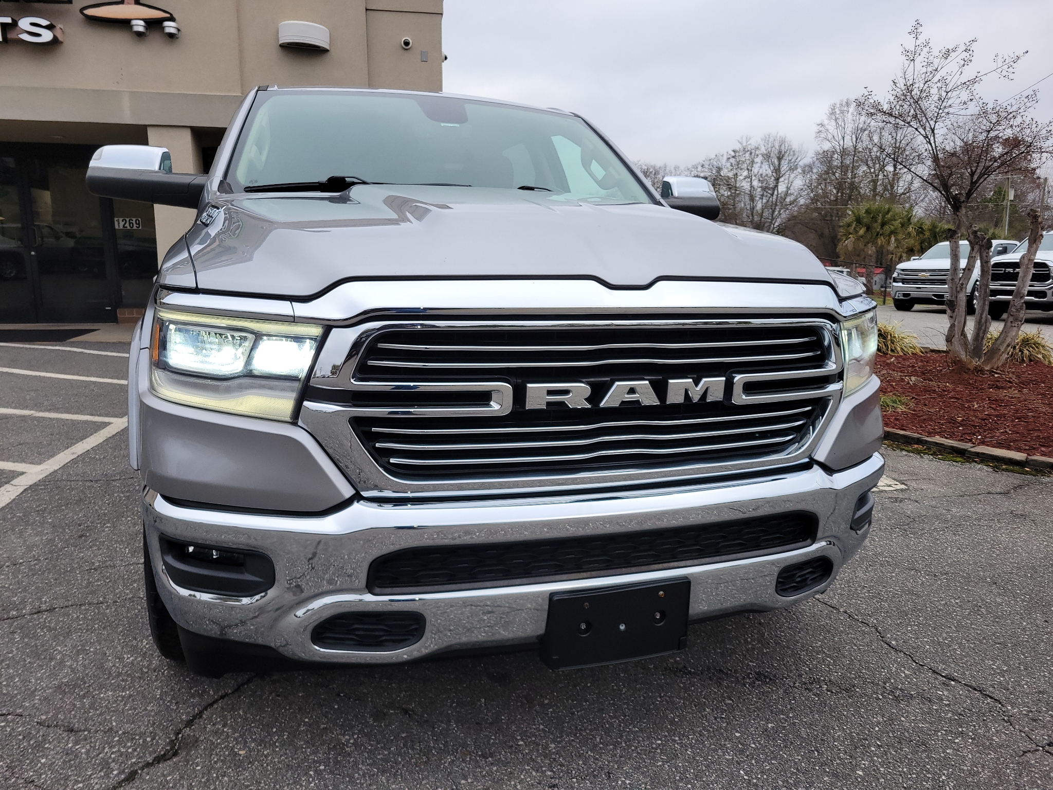RAM 1500 Laramie 4x2 Crew Cab 5'7" Box 2019