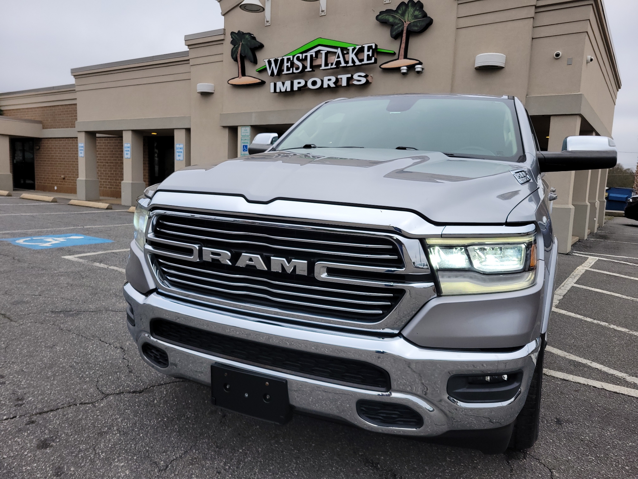 RAM 1500 Laramie 4x2 Crew Cab 5'7" Box 2019