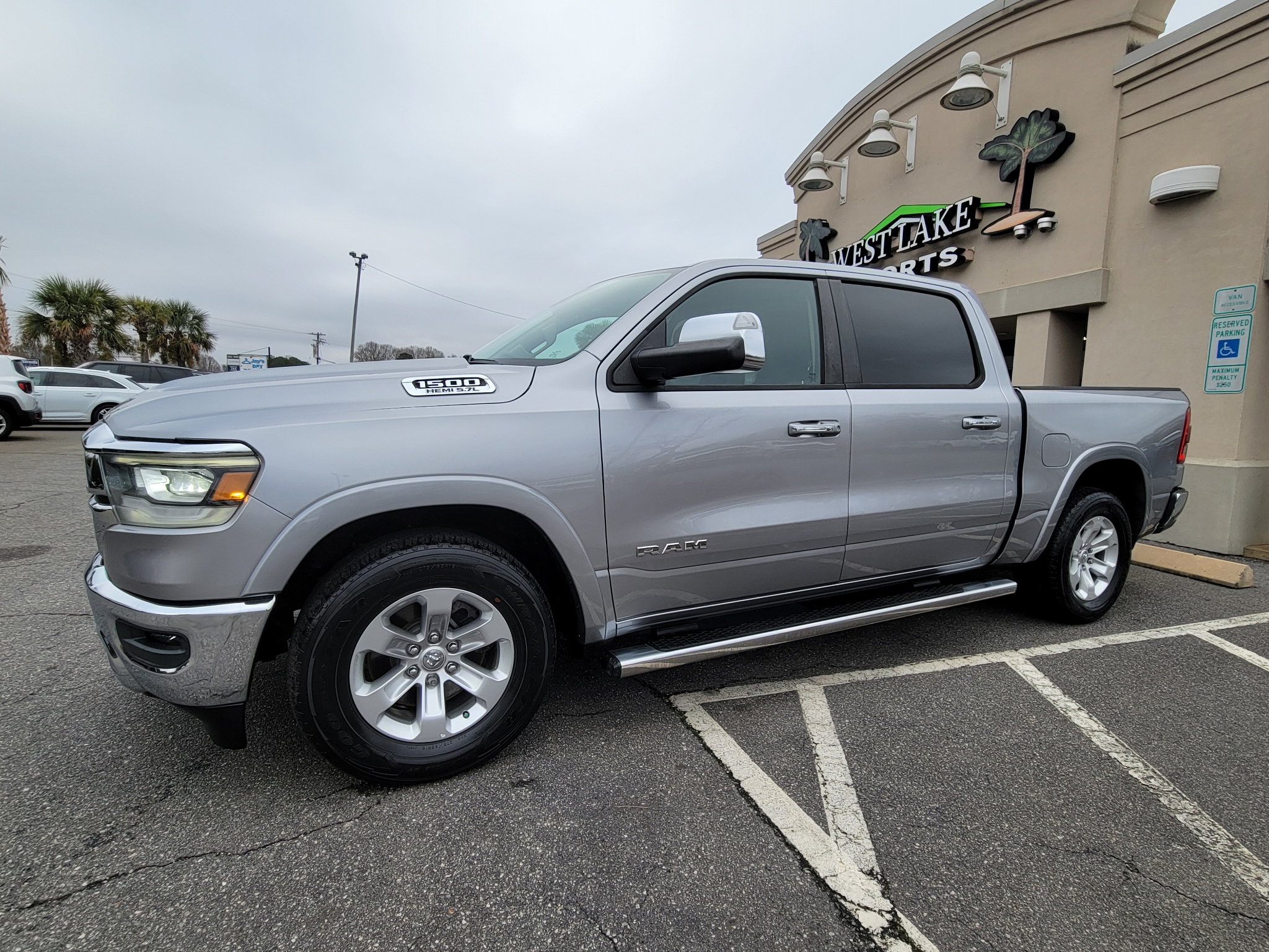 RAM 1500 Laramie 4x2 Crew Cab 5'7" Box 2019