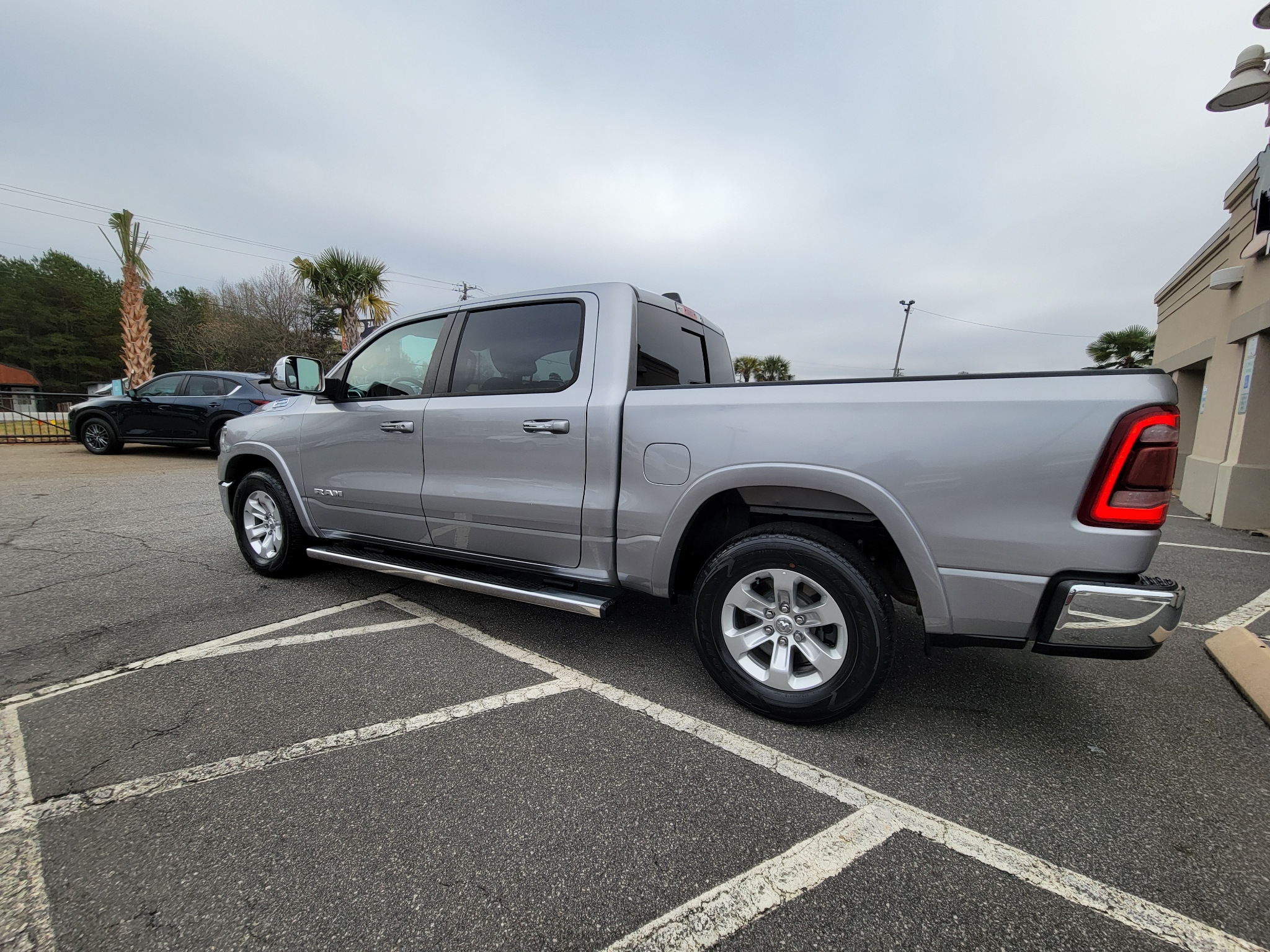 RAM 1500 Laramie 4x2 Crew Cab 5'7" Box 2019